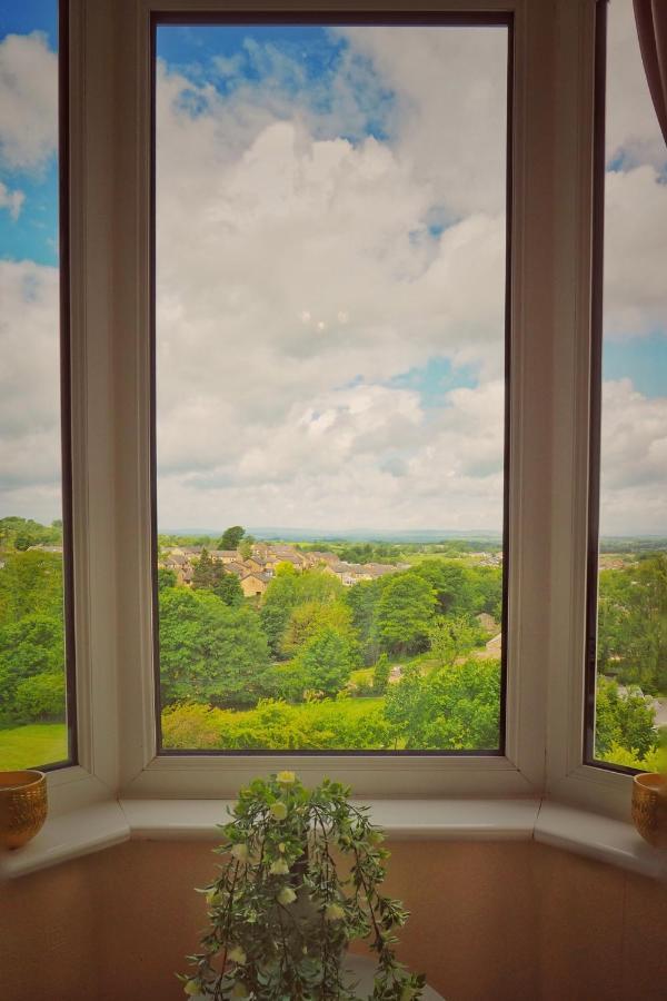 Alma Cliffe Guest House Barnoldswick Exterior photo